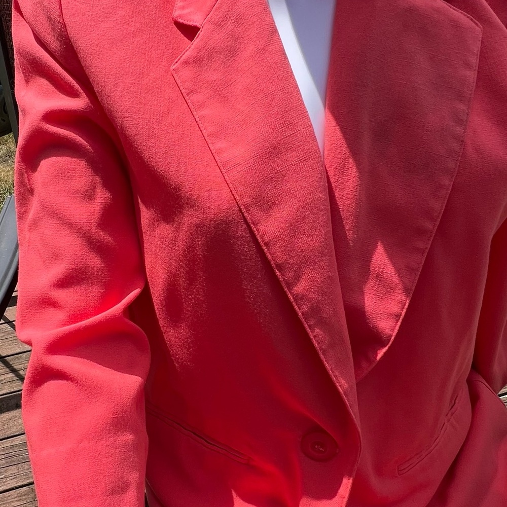 Sag Harbor Women's Coral Blazer. Size 6P